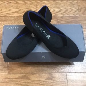 Black Rothy’s Round-toe flat
